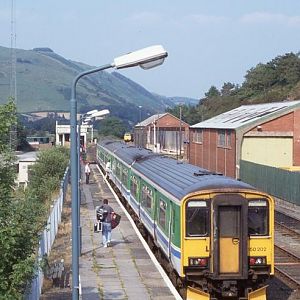 150202 forms the rear unit of a Aberystwyth to Birmingham service at Machynlleth, July 1994.