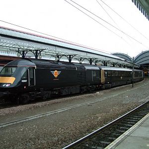 43067 at the rear of the train in Platform 5 in York Station. The set then went out inton Holgate Sidings and waited for a TPE 185 to head into York.