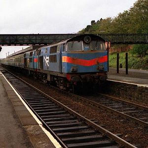 102 Lisburn 08 10 1988
This is the last time the Hunslets ever worked the Enterprise.
102 leading 101 pausing at Lisburn to set down passengers