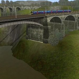 Class 185 flies across Barton Viaduct