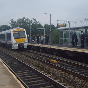 A Chiltern service for Birmingham arrives at Warwick Parkway.