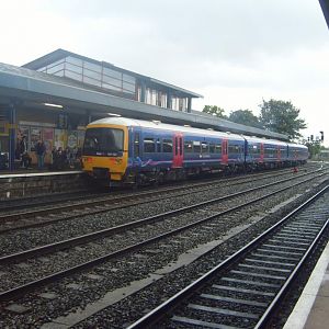 A London-bound FGW service waits to leave Oxford.