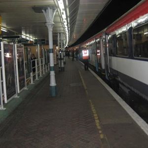 A GX (SN) Class 422 on ESC PLatform 2 waiting for the 'station work complete' tip from the dispatch staff
