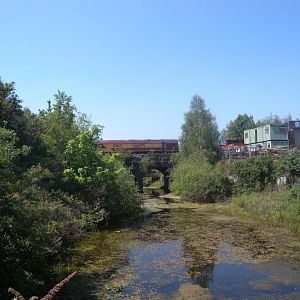 DSCN1039404564

66075 croses the first bridge on the branch to the scrap yard at atterclife sheffield ont he 26th May 2012