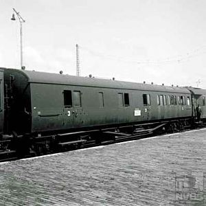 British coach, numbered C 3314, its original British fleet number assumed to have been 3314, at Den Haag SS (The Hague), 27 July 1946.
Photo by the l