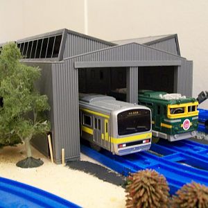 Consumers MPD - Peco OO / HO scale kit, with Plarail trains "on shed"
Incredibly, the radius of the Tomy point, means the tracks are an exact fit ins