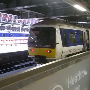 Chiltern Railways 165006 on loan to FGW at Paddington after arriving with a Greenford service 12/08/2014