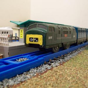 Warship locomotive, D818 Glory.
This is a Fisher Price Trackmaster model. Two bodies were "cut and shut" in order to remove the hideous claw moulding
