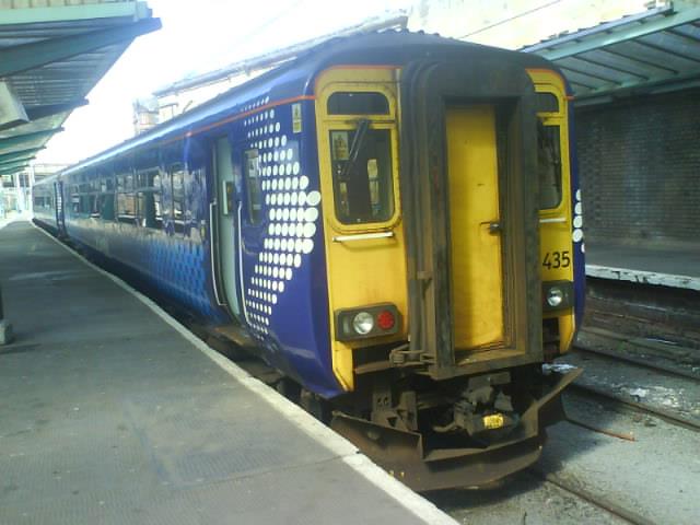 156 435 at Carlisle