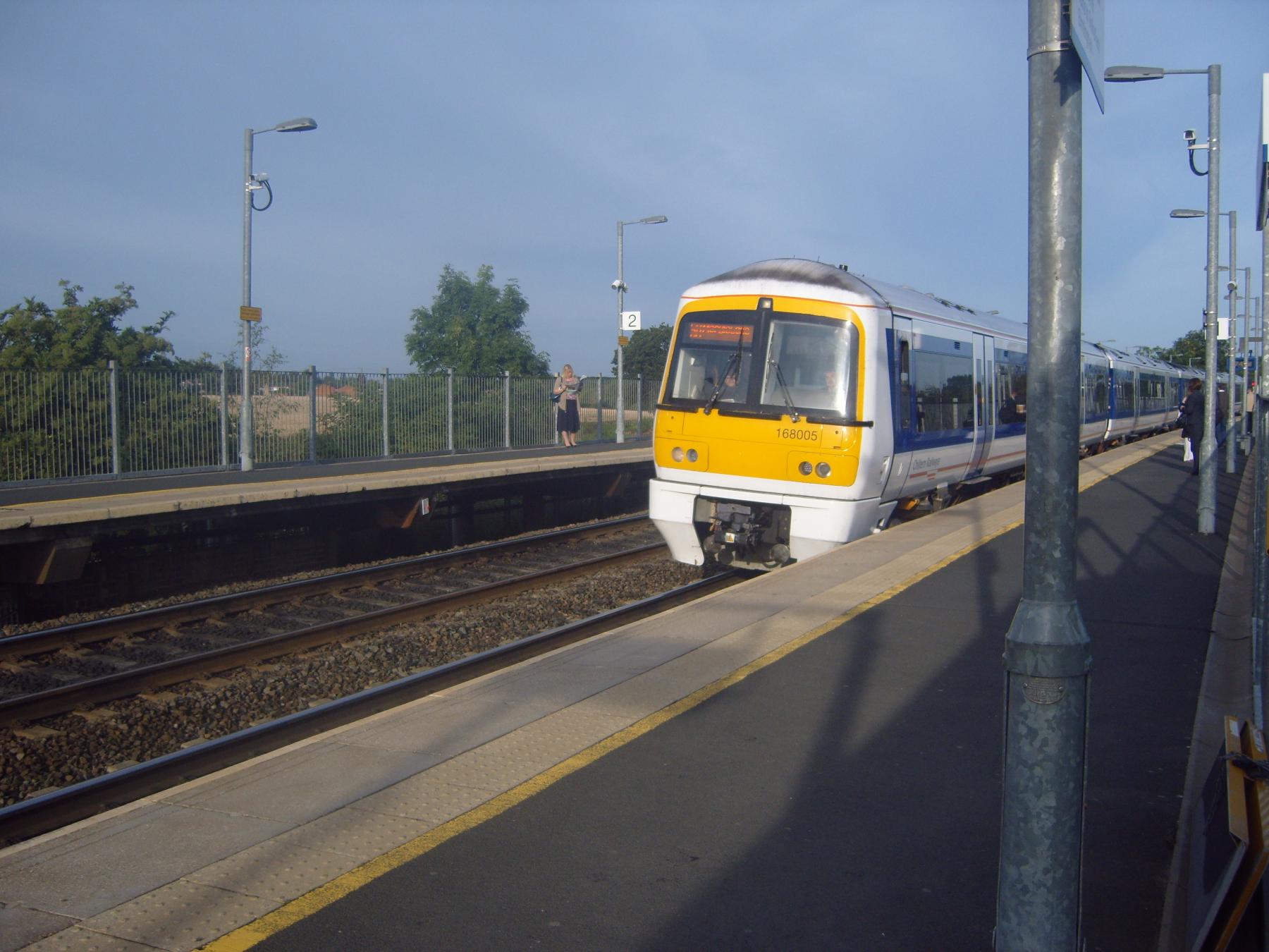 168 005 pauses at Warwick Parkway with a train for Marylebone.
