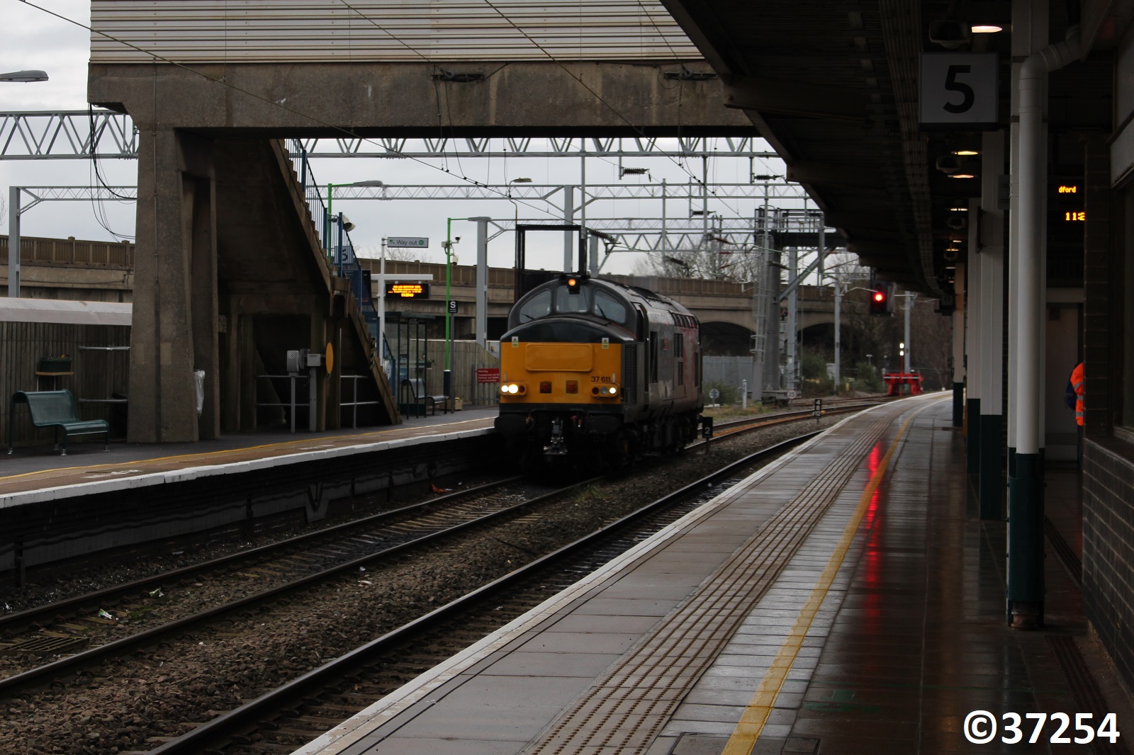 37611 At Bletchley