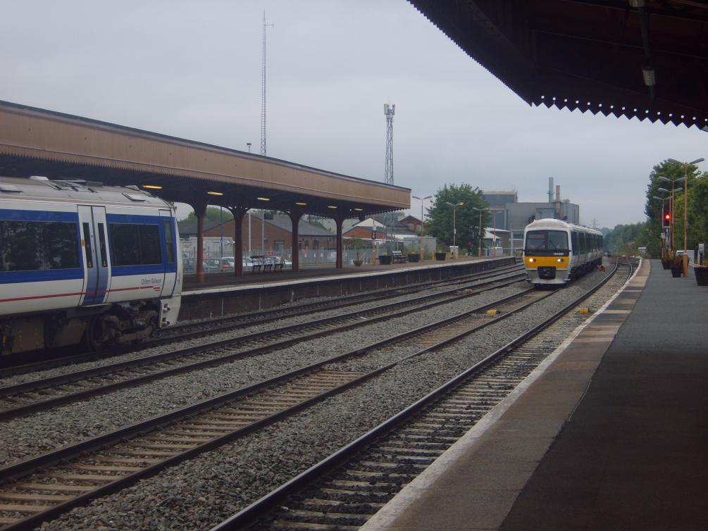 Chiltern Services pass at Leamington Spa.