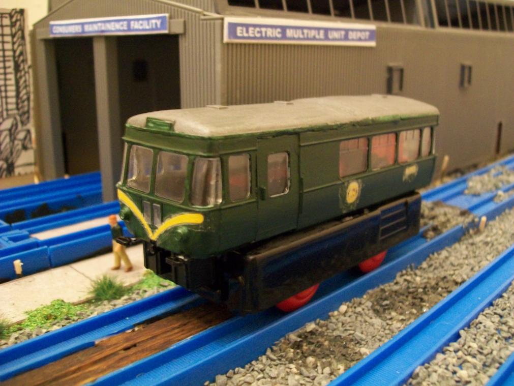 Dapol railbus kit - adapted to run on Plarail.
The motorised chassis is a "Keenway" product.