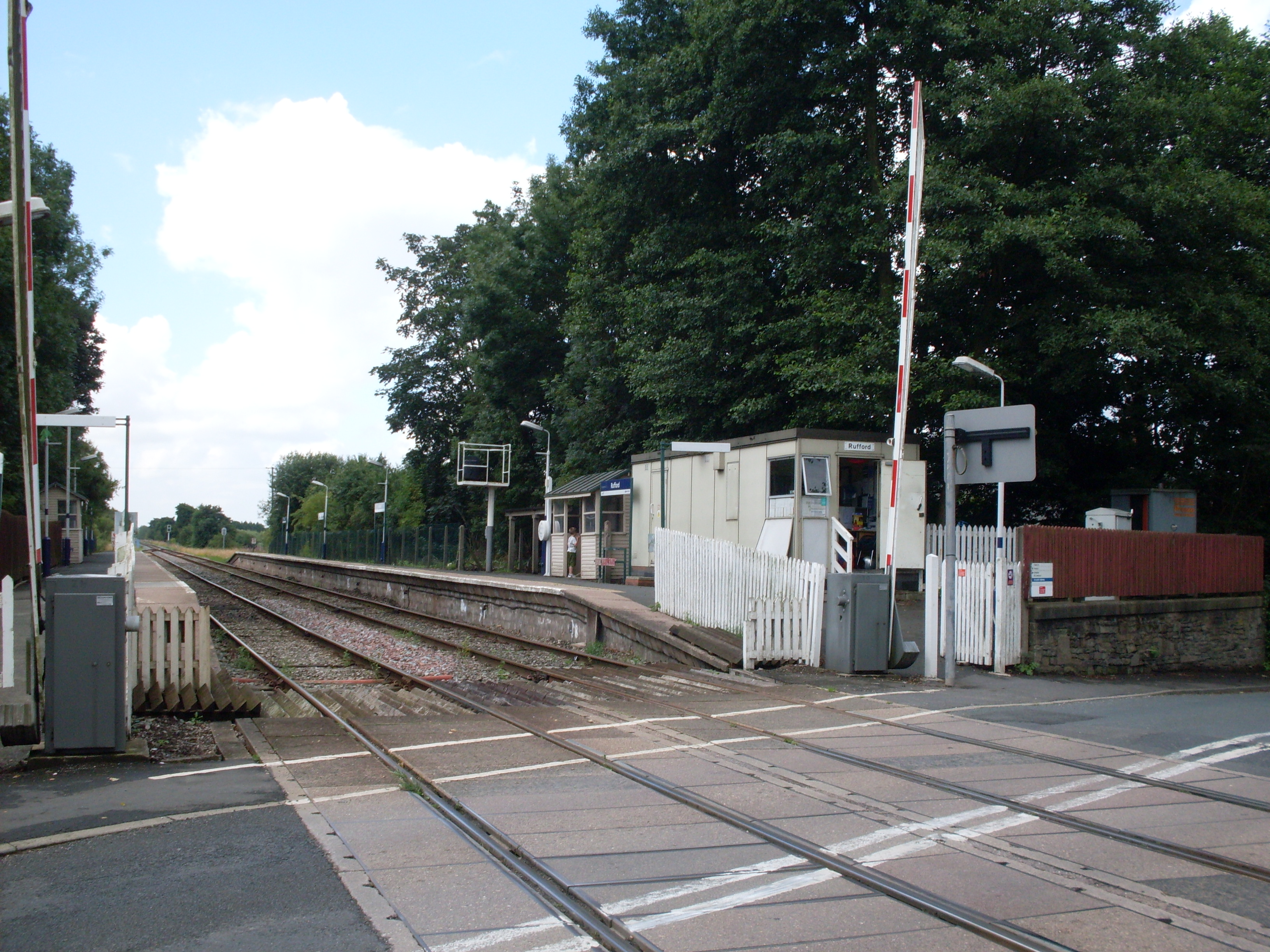Rufford_rail_station_02.JPG