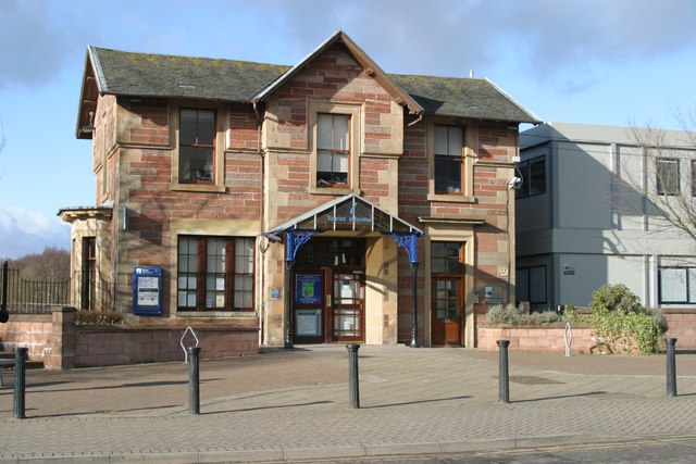 Balloch_Central_railway_station_in_2004.jpg