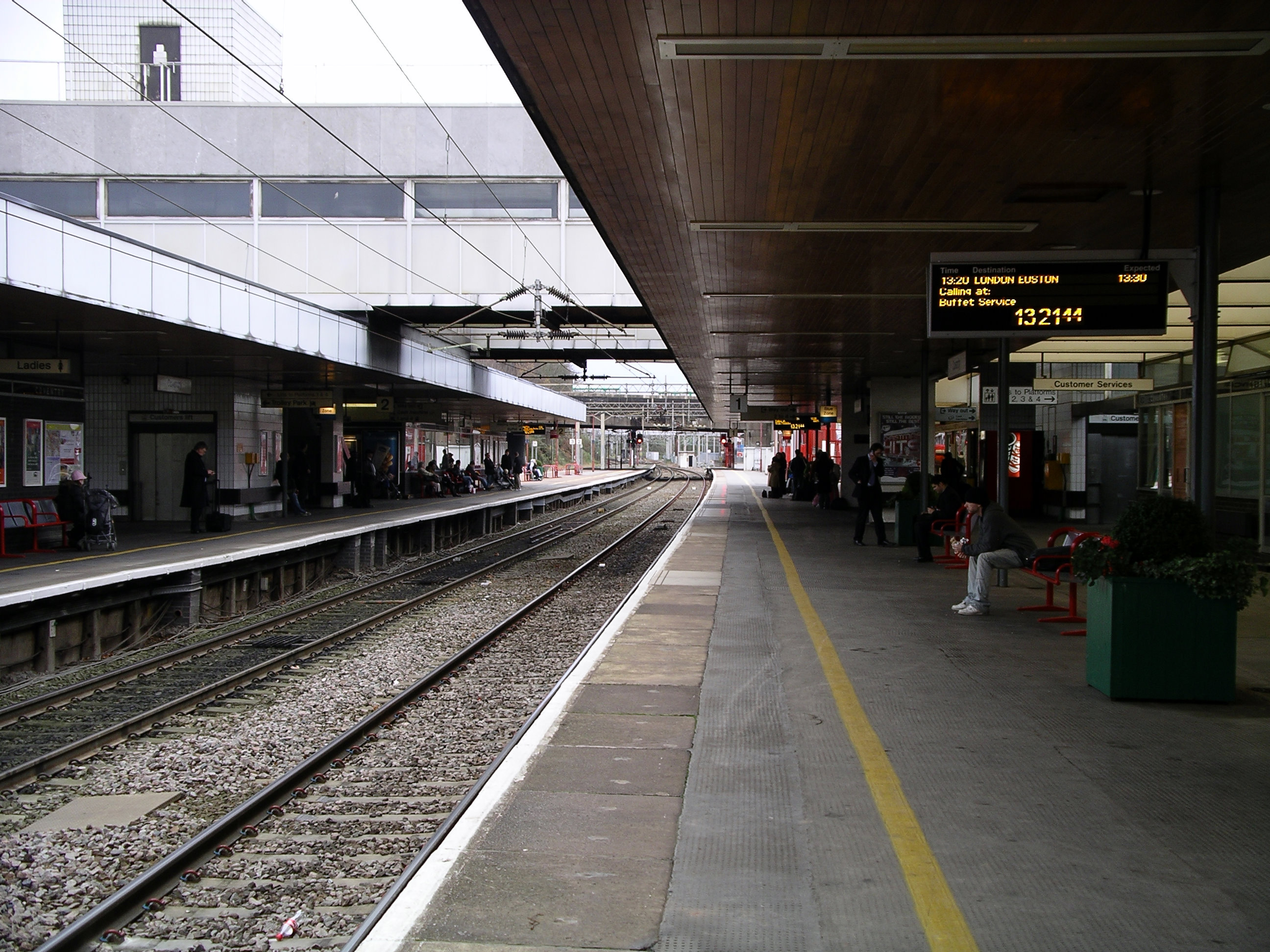 Coventry_railway_station-platform_1-14d06.jpg