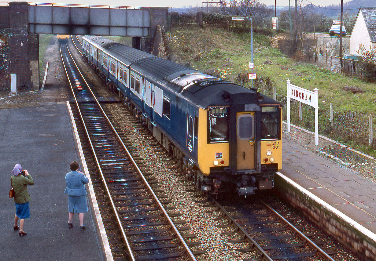 210001_Kingham_23-4-83-M-loader.jpg