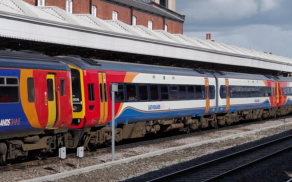 1024px-Nottingham_railway_station_MMB_A4_156470_158856_158854.jpg
