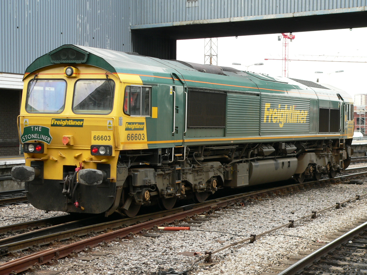 Freightliner_Class_66-6_diesel_locomotive_66603_01.jpg