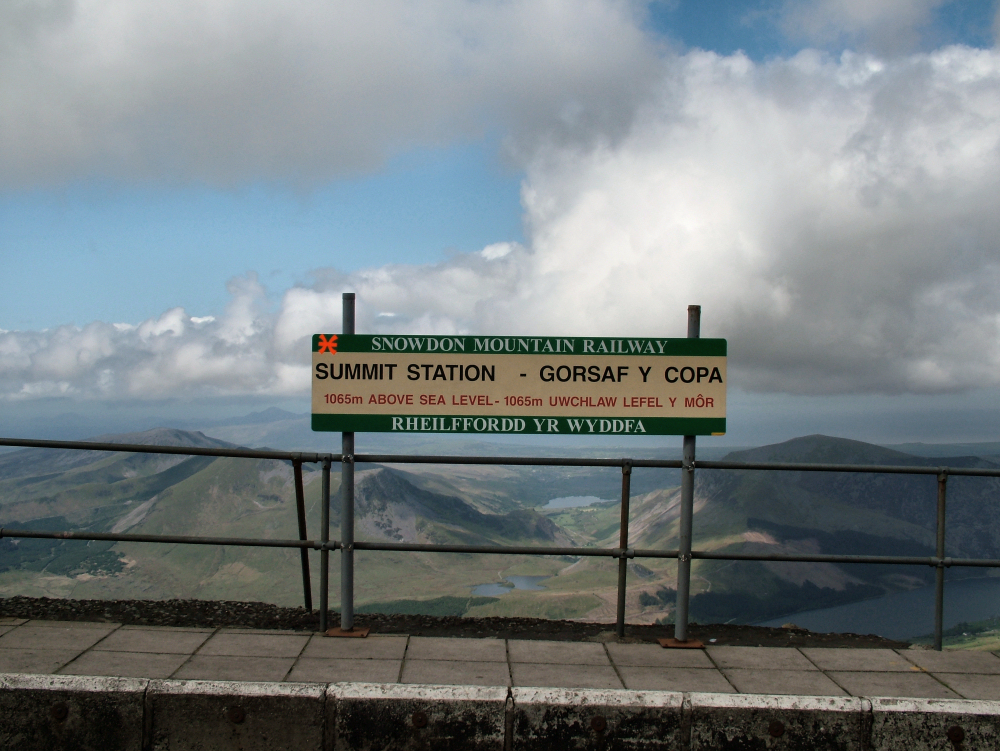Snowdon_Mountain_Railway_summit_station_sign.jpg