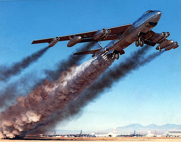 610px-Boeing_B-47B_rocket-assisted_take_off_on_April_15%2C_1954_061024-F-1234S-011.jpg