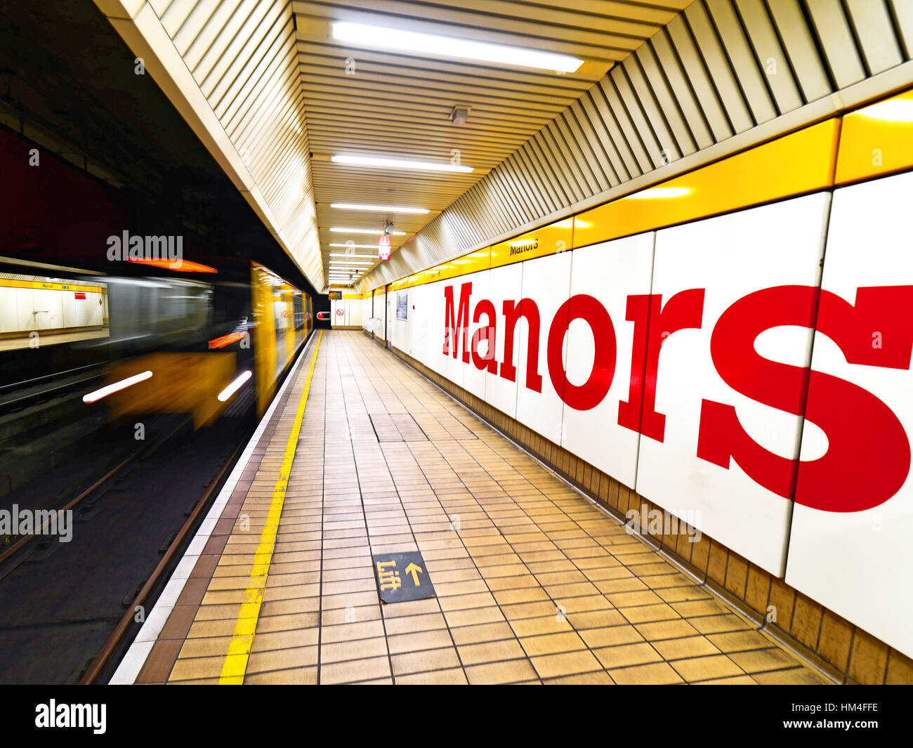 manors-metro-station-newcastle-upon-tyne-HM4FFE.jpg