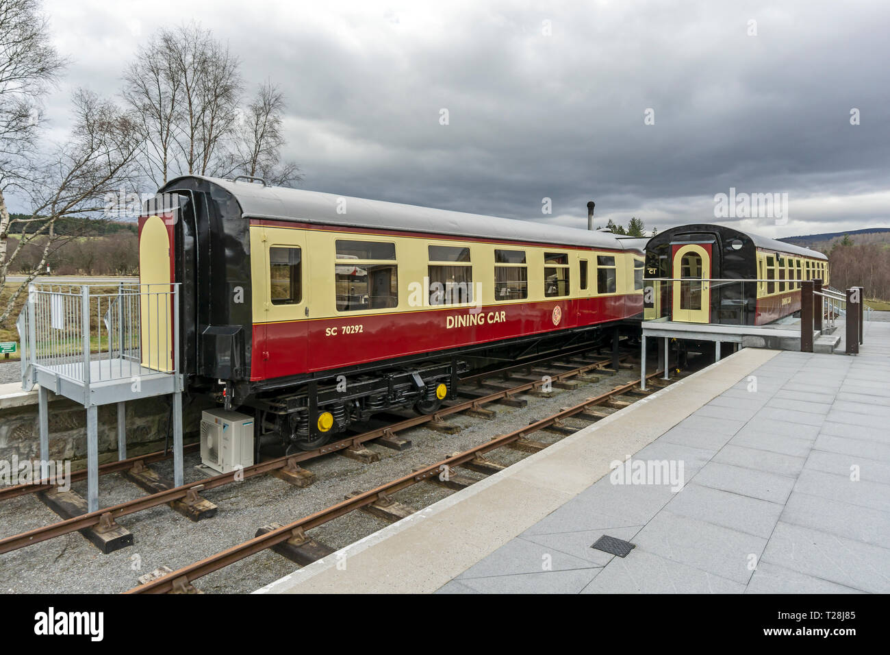 railway-coaches-converted-to-restaurant-at-grantown-east-highland-heritage-and-cultural-centre-in-grantown-on-spey-highland-scotland-uk-T28J85.jpg