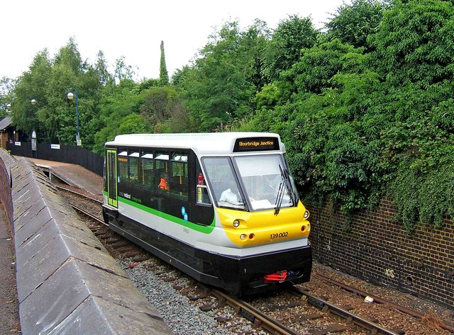 Parry_People_Mover_139_002_leaving_Stourbridge_Town_Railway_Station_-_geograph.org.uk_-_1376879.jpg