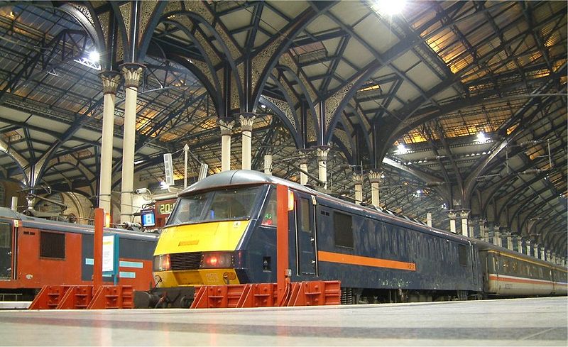 800px-Liverpool_Street_station_GNER_class_90_loco.jpg