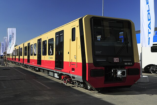 640px-J33_752_S-Bahn-Triebwagen_484_002_A.jpg