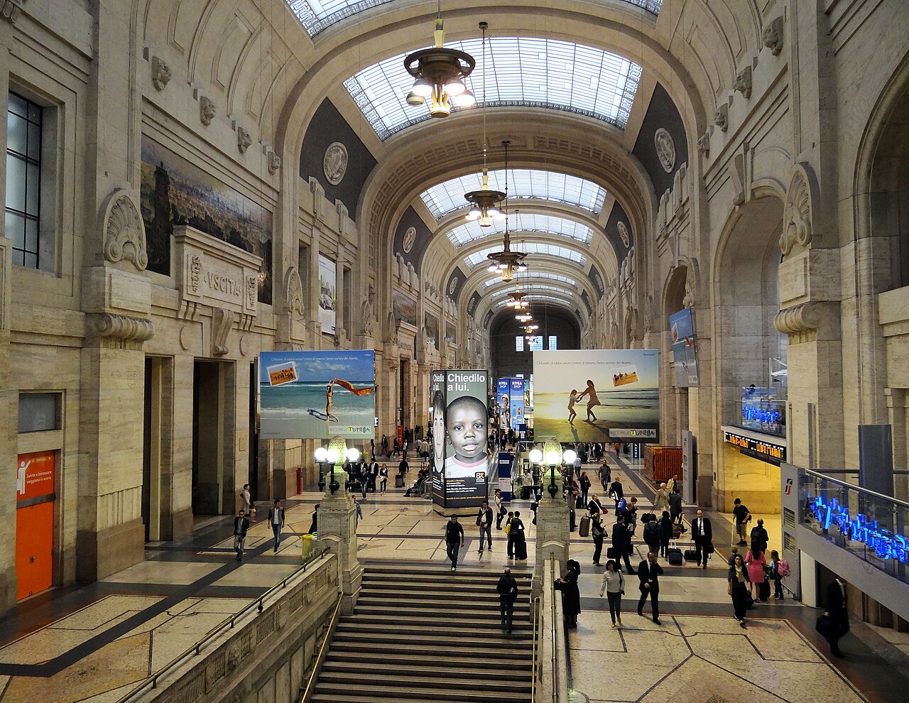 1280px-Milano-Centrale-Entrance-Hall-2012.JPG