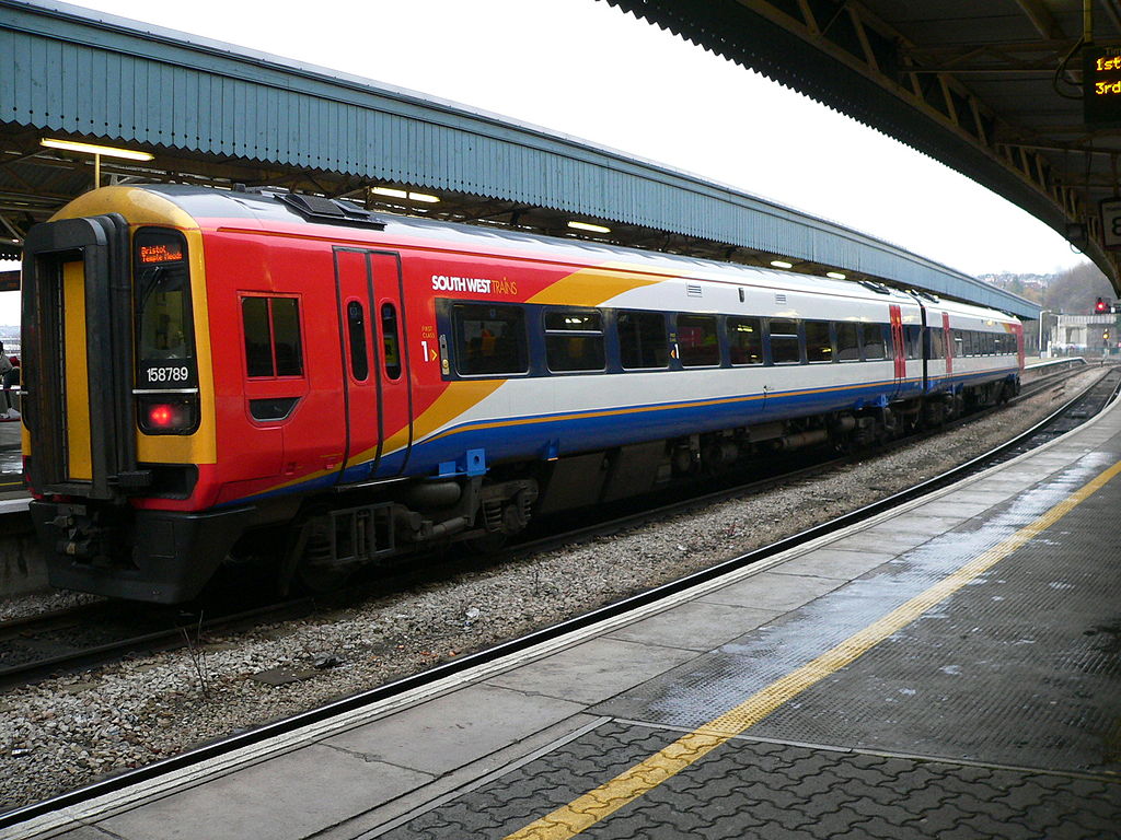 1024px-South_West_Trains_158789_at_Bristol_Temple_Meads_2005-12-07_04.jpg